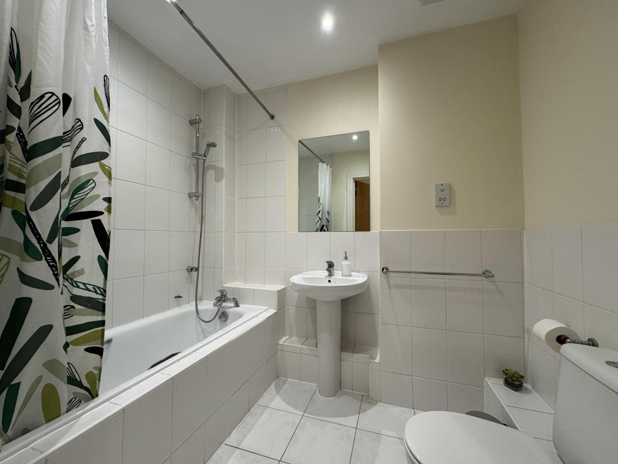 Two Bed Flat In Wimbledon Appartement Londen